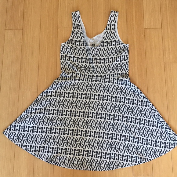 H&M Navy Blue and White Patterned Dress - Picture 2 of 6